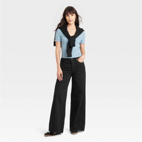 Women's Mid-Rise Super Wide Leg Jeans - Universal Thread™ Black Short new - Picture 1 of 7